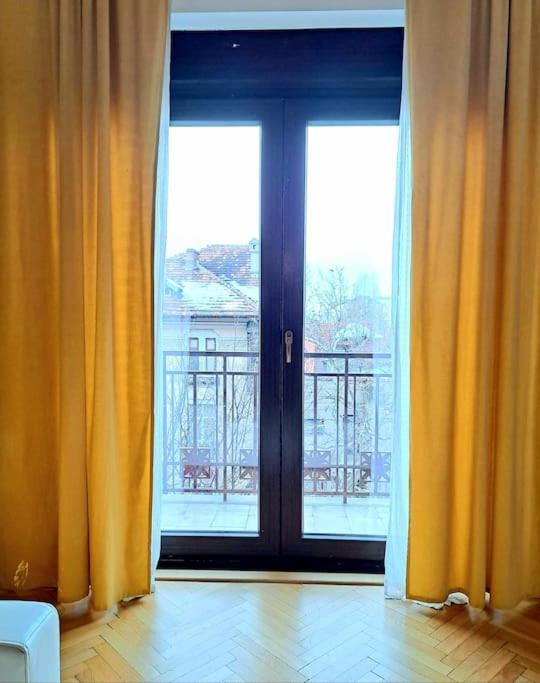 Classy Apartment With Parking In The City Center Букурещ Екстериор снимка