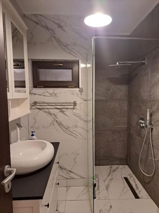Classy Apartment With Parking In The City Center Букурещ Екстериор снимка