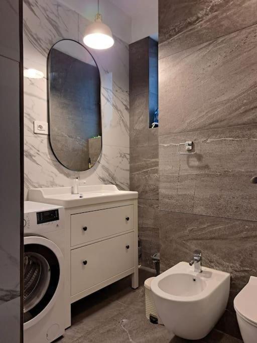 Classy Apartment With Parking In The City Center Букурещ Екстериор снимка