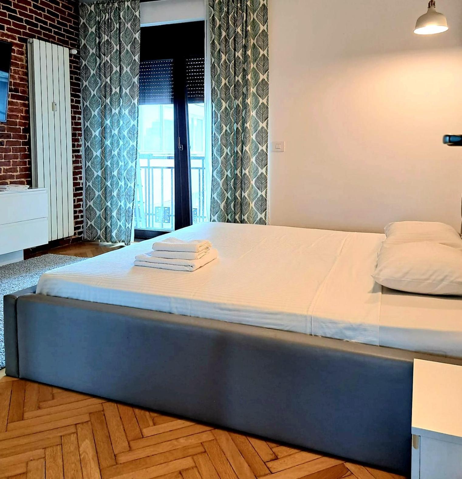 Classy Apartment With Parking In The City Center Букурещ Екстериор снимка