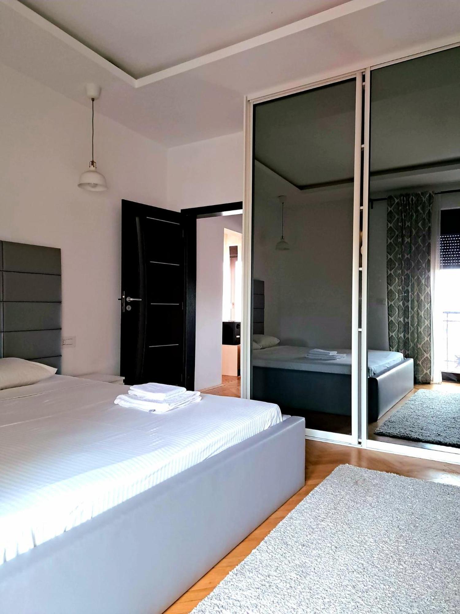 Classy Apartment With Parking In The City Center Букурещ Екстериор снимка